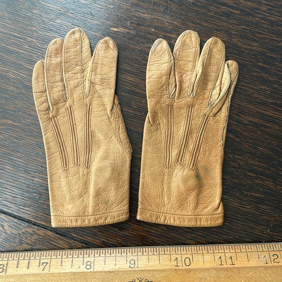 Antique Victorian/Edwardian child's gloves, soft brown leather, snap w letter B - Picture 1 of 9